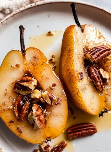 Baked pears recipe with honey, cinnamon & pecans