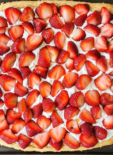 The Best Strawberry Cookie Pizza Recipe