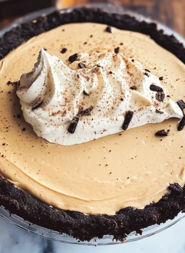 Creamy Coffee Pie Recipe (No Bake, 6 Ingredients)