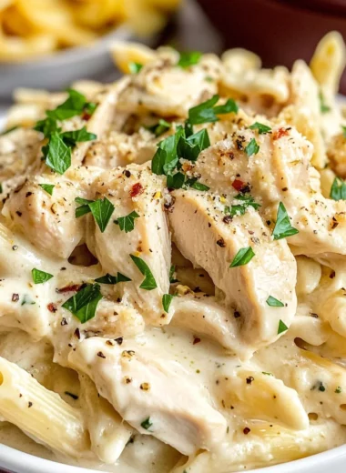 Creamy Crockpot Garlic Parmesan Chicken Pasta