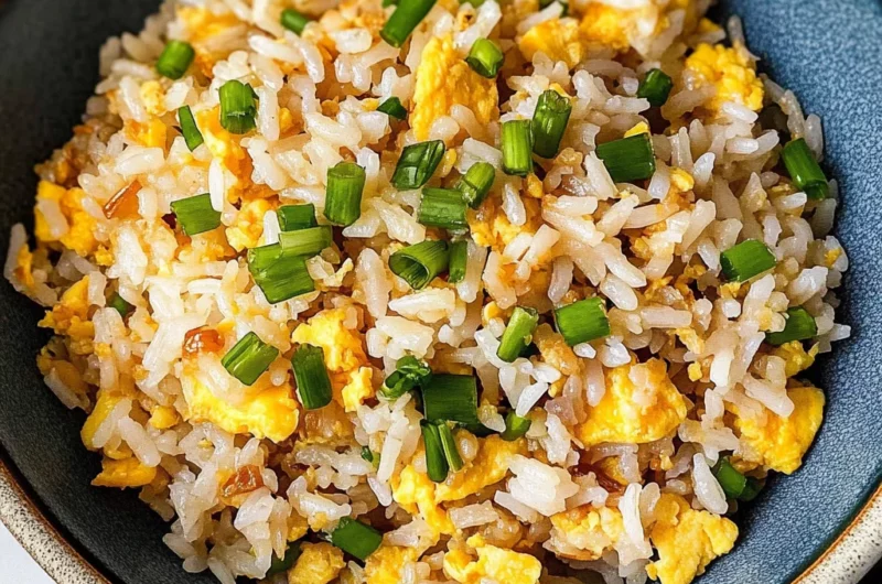 10 min. Easy Egg Fried Rice (only 6 ingredients!)