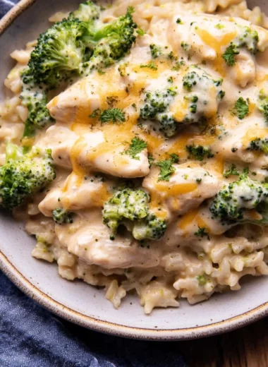Irresistible Crockpot Creamy Broccoli Cheddar Chicken Delight