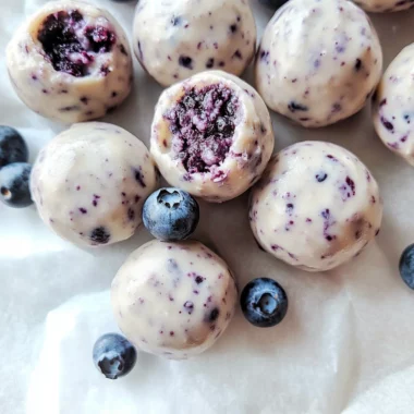 Blueberry Cheesecake Protein Bites – A No-Bake, High-Protein Snack