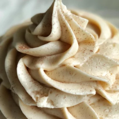 Deliciously Easy Apple Buttercream Icing for Home Baking